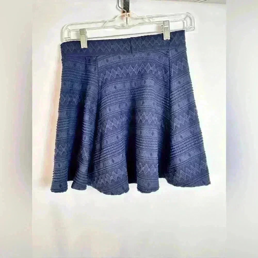 H&M Blue Textured Mini Skirt (Size Small)